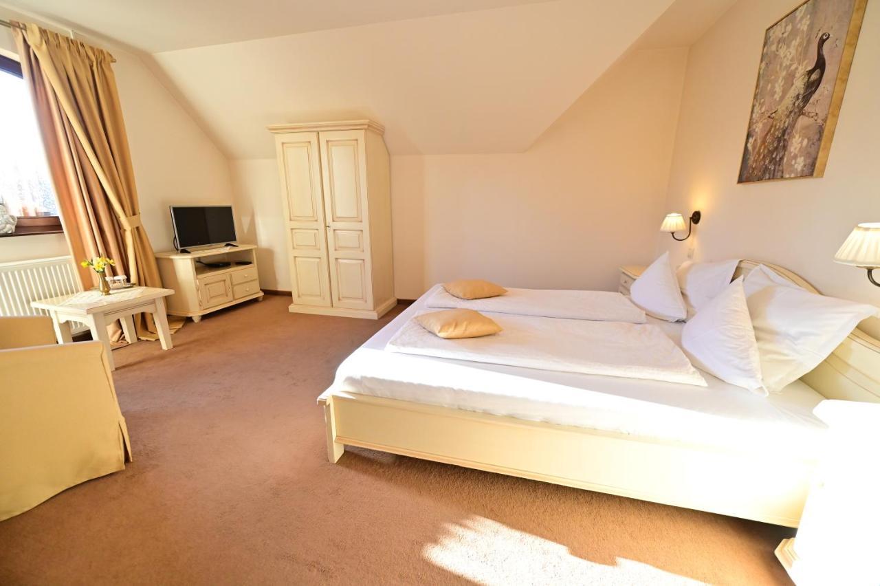 Natura Family Resort Avrig Extérieur photo