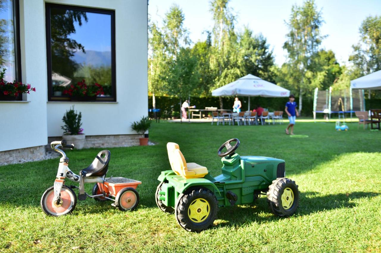 Natura Family Resort Avrig Extérieur photo