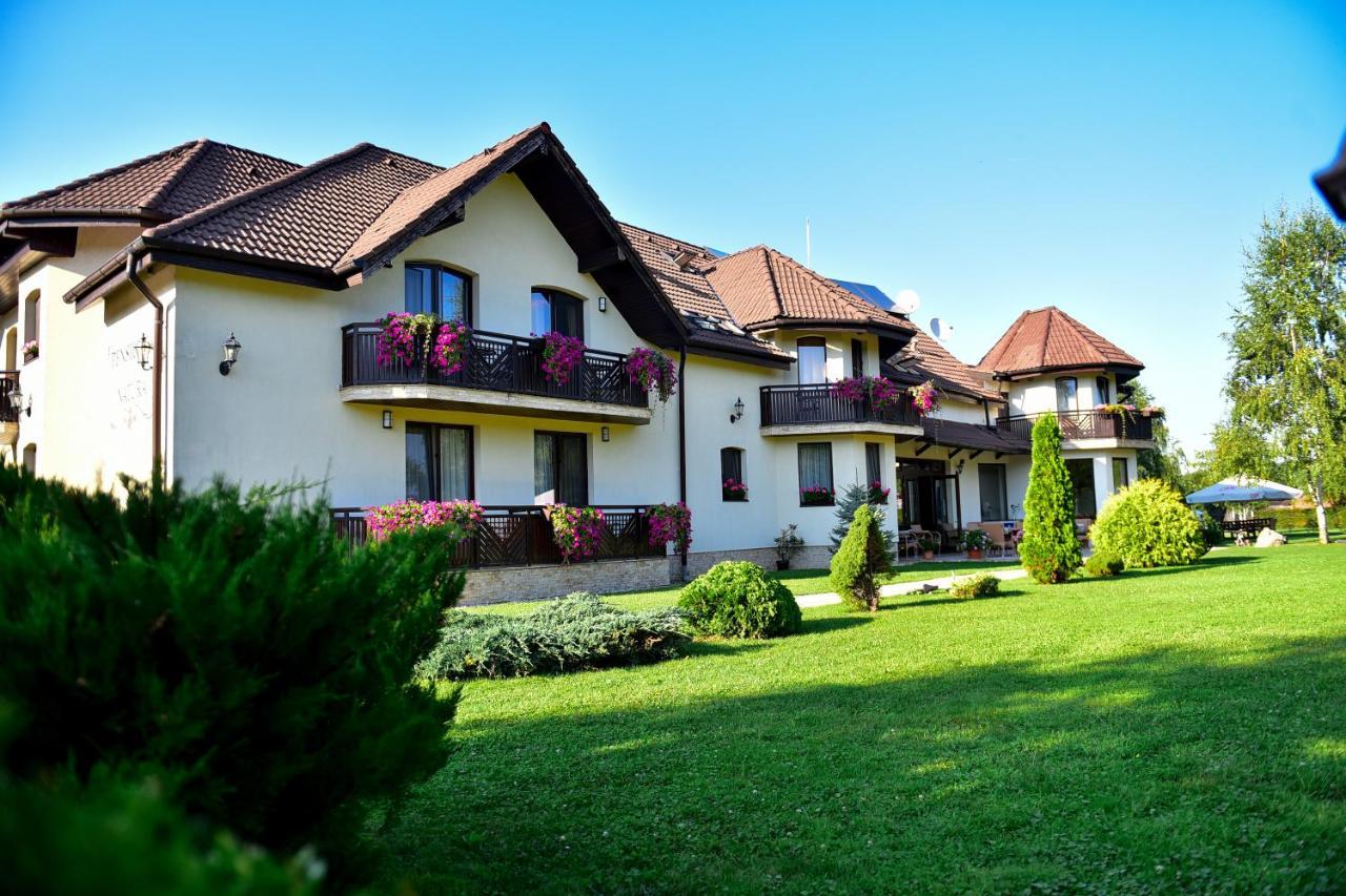 Natura Family Resort Avrig Extérieur photo