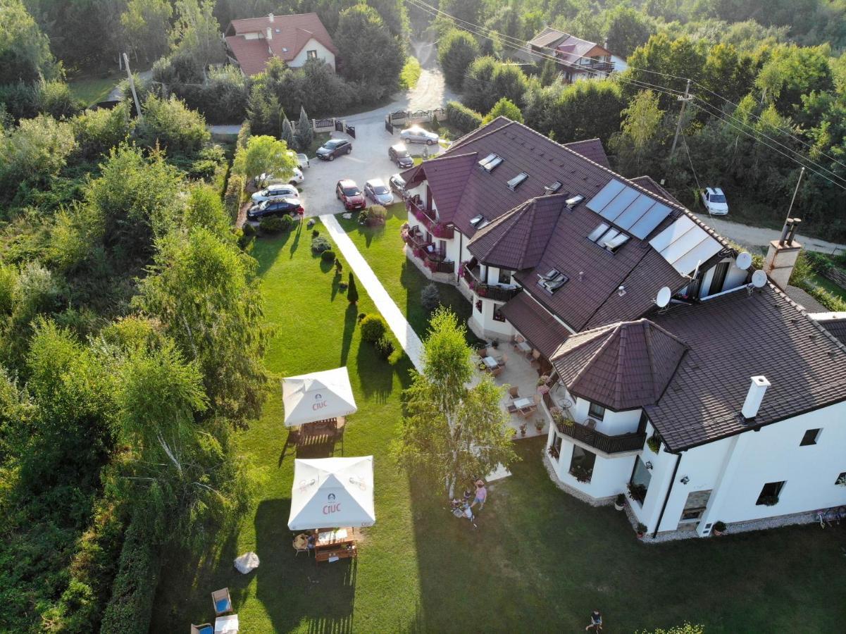 Natura Family Resort Avrig Extérieur photo