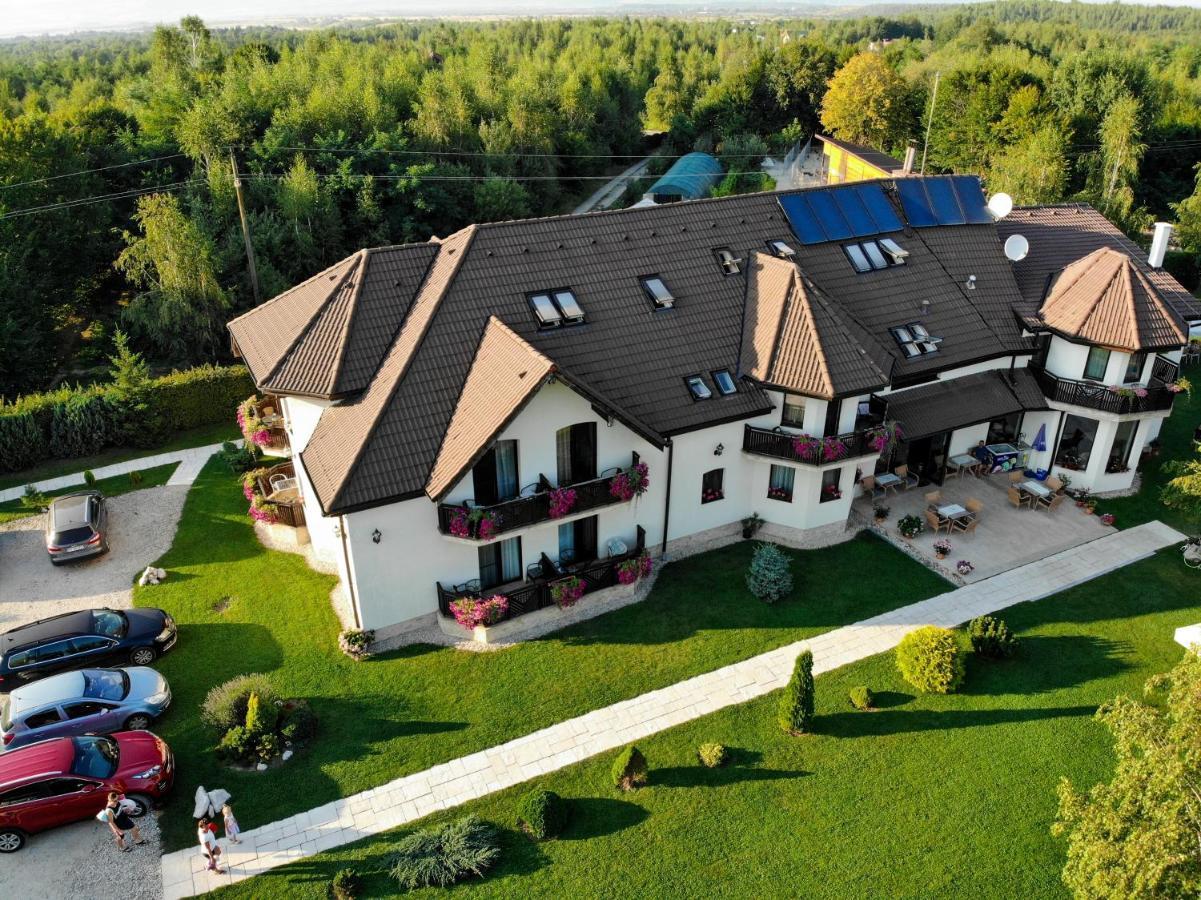 Natura Family Resort Avrig Extérieur photo